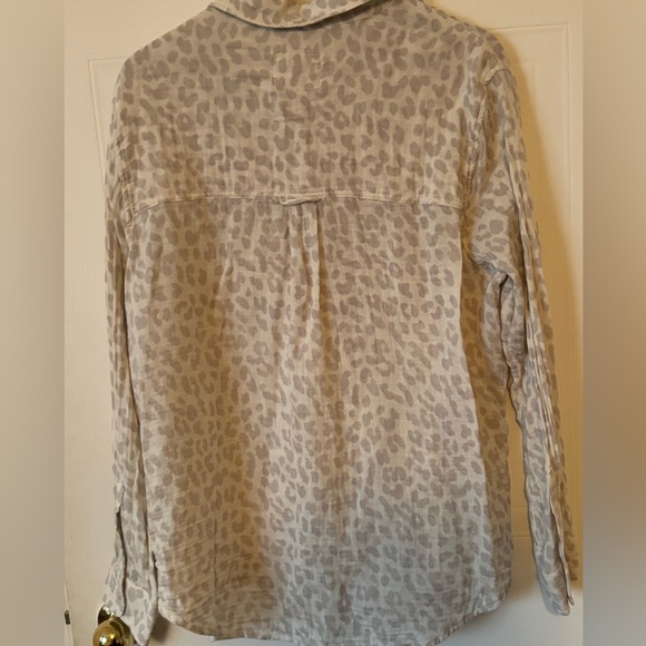 Leopard Print Button-Up Blouse - Picture 6 of 7